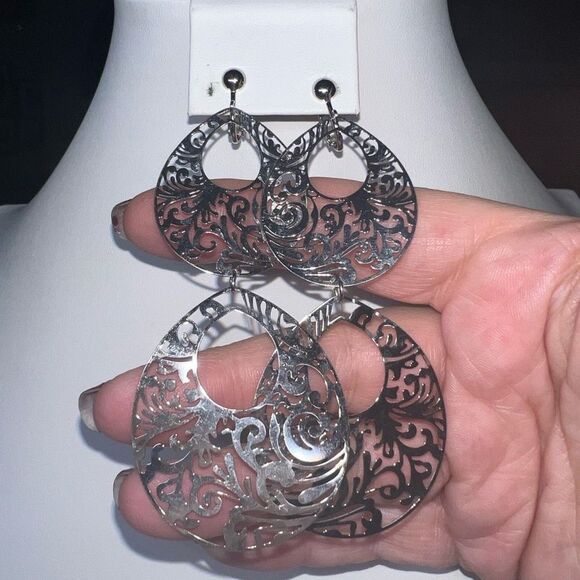 Boho Thin Silver Tone Filigree Clip on Chandelier Earrings - Picture 3 of 7